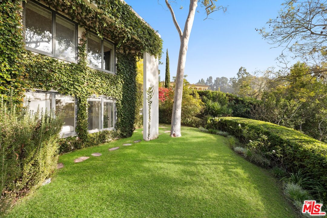 10549 Rocca Place Los Angeles, CA 90077 - Photo 20 of 22