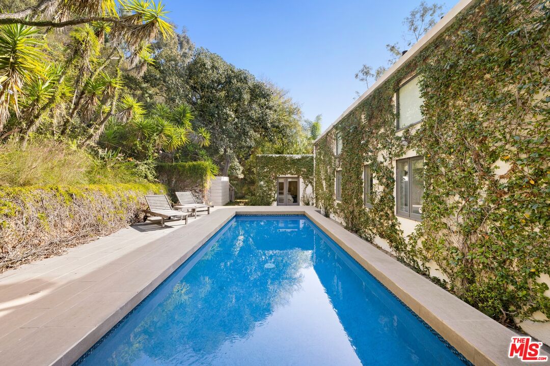 10549 Rocca Place Los Angeles, CA 90077 - Photo 2 of 22