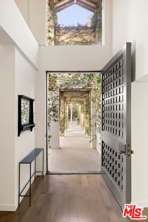 10549 Rocca Place Los Angeles, CA 90077 - Photo 3 of 22