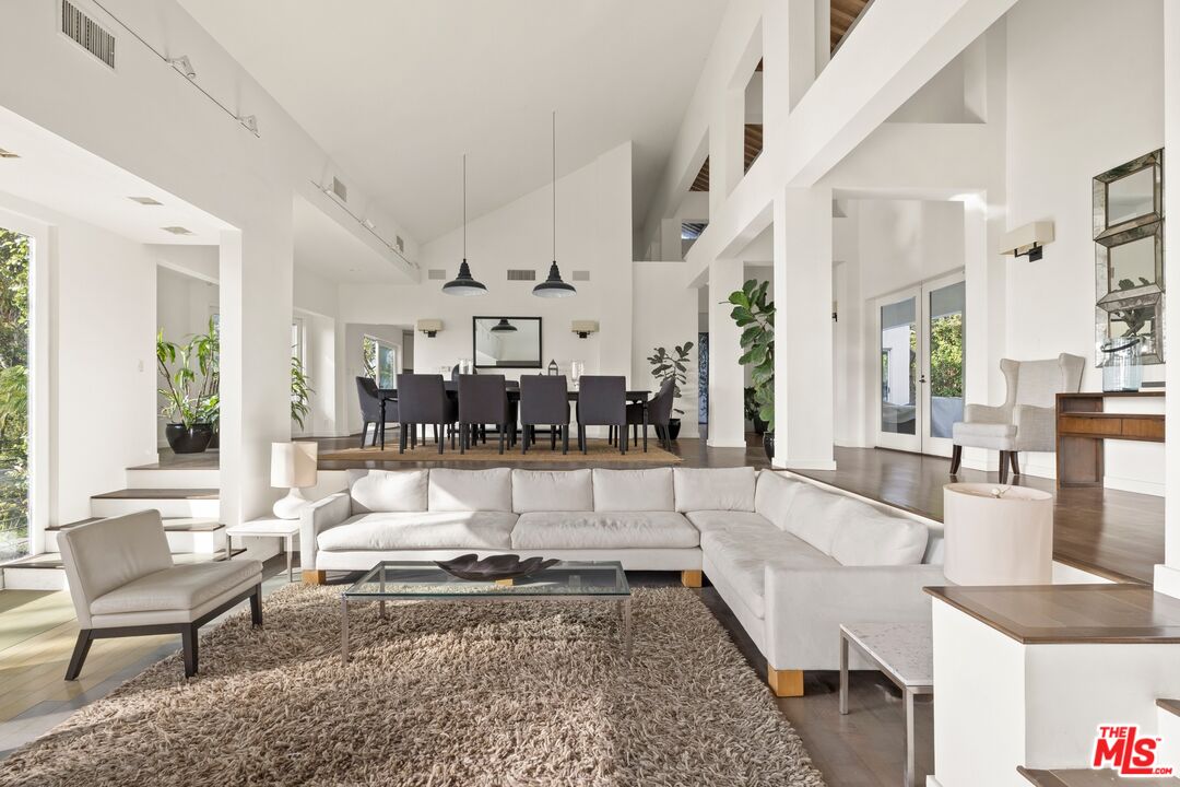 10549 Rocca Place Los Angeles, CA 90077 - Photo 4 of 22