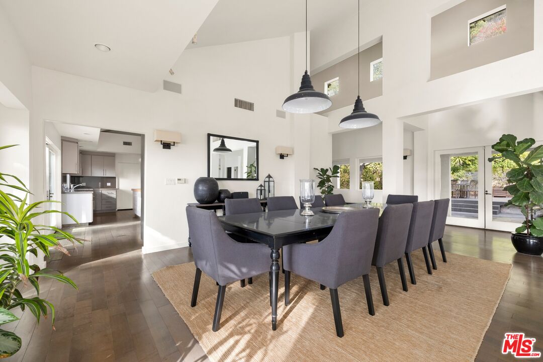 10549 Rocca Place Los Angeles, CA 90077 - Photo 5 of 22