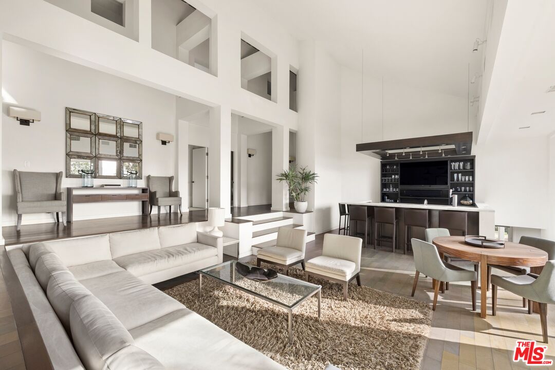 10549 Rocca Place Los Angeles, CA 90077 - Photo 6 of 22