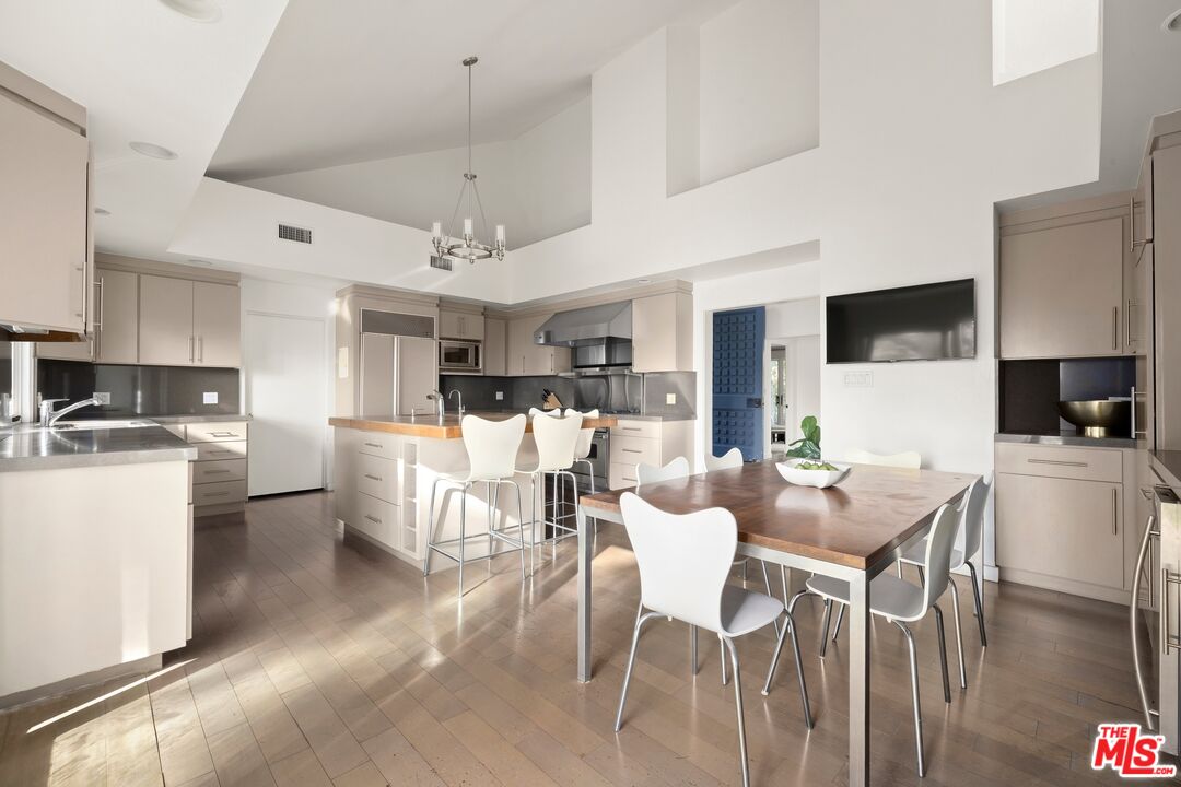 10549 Rocca Place Los Angeles, CA 90077 - Photo 8 of 22