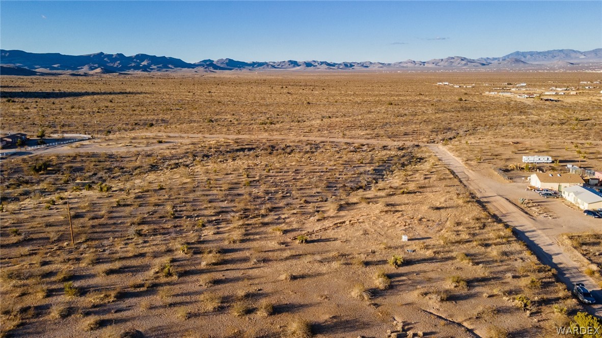 1533 Growler Road Golden Valley, AZ 86413 - Photo 4 of 17