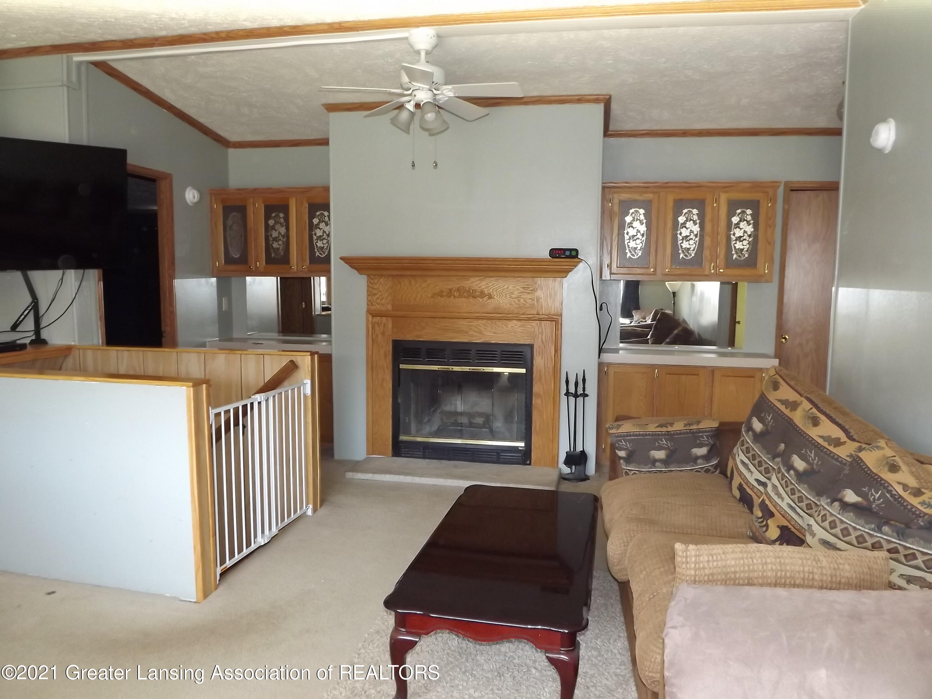 5197 Curtis Road Nashville, MI 49073 - Photo 6 of 26 6 Living Rm