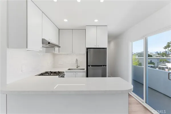 $3,800 | 408 1/2 Jasmine Avenue, Corona del Mar, CA 92625