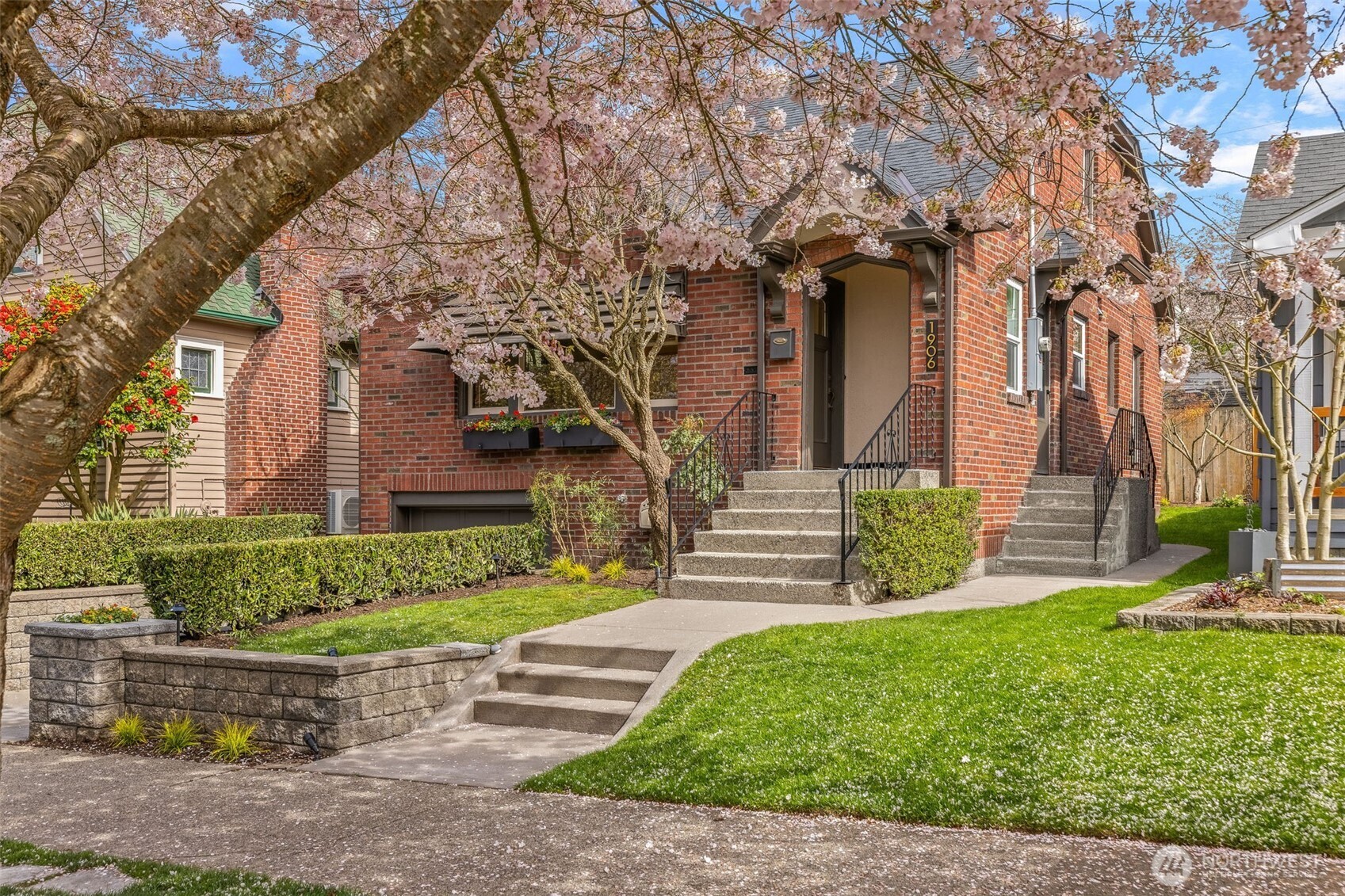 1906 44th Avenue Southwest Seattle, WA 98116 - Photo 2 of 38