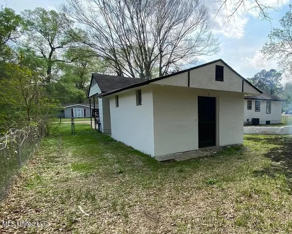 $94,900 | 160 Wildwood Circle, Jackson, MS 39212