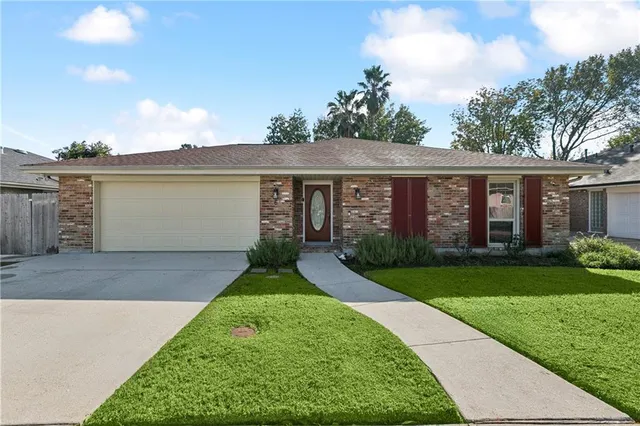 $375,000 | 6 Mercurey Drive, Kenner, LA 70065