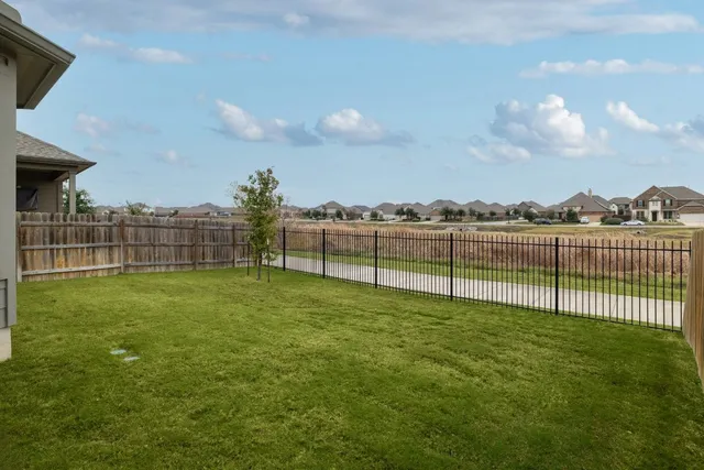 $2,400 | 4001 Birdwatch Loop, Unit 33, Pflugerville, TX 78660