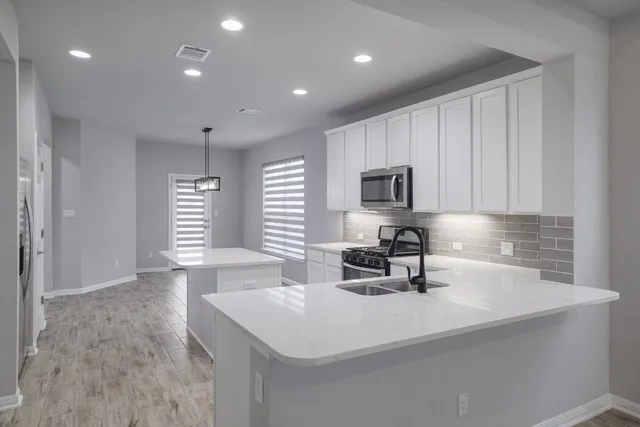 $2,400 | 4001 Birdwatch Loop, Unit 33, Pflugerville, TX 78660