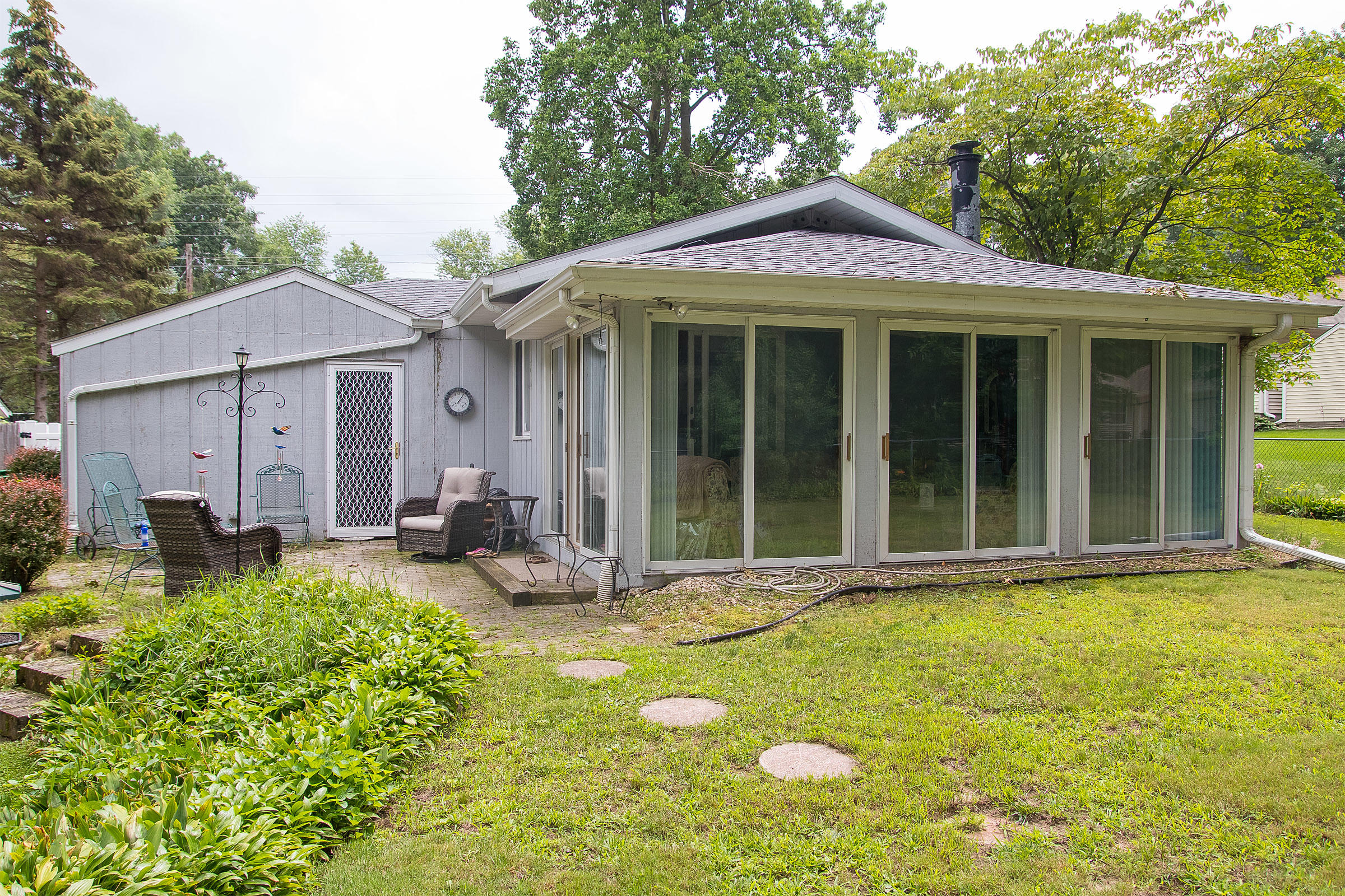 323 North 28th Street Springfield, MI 49037 - Photo 2 of 16 Patio Area