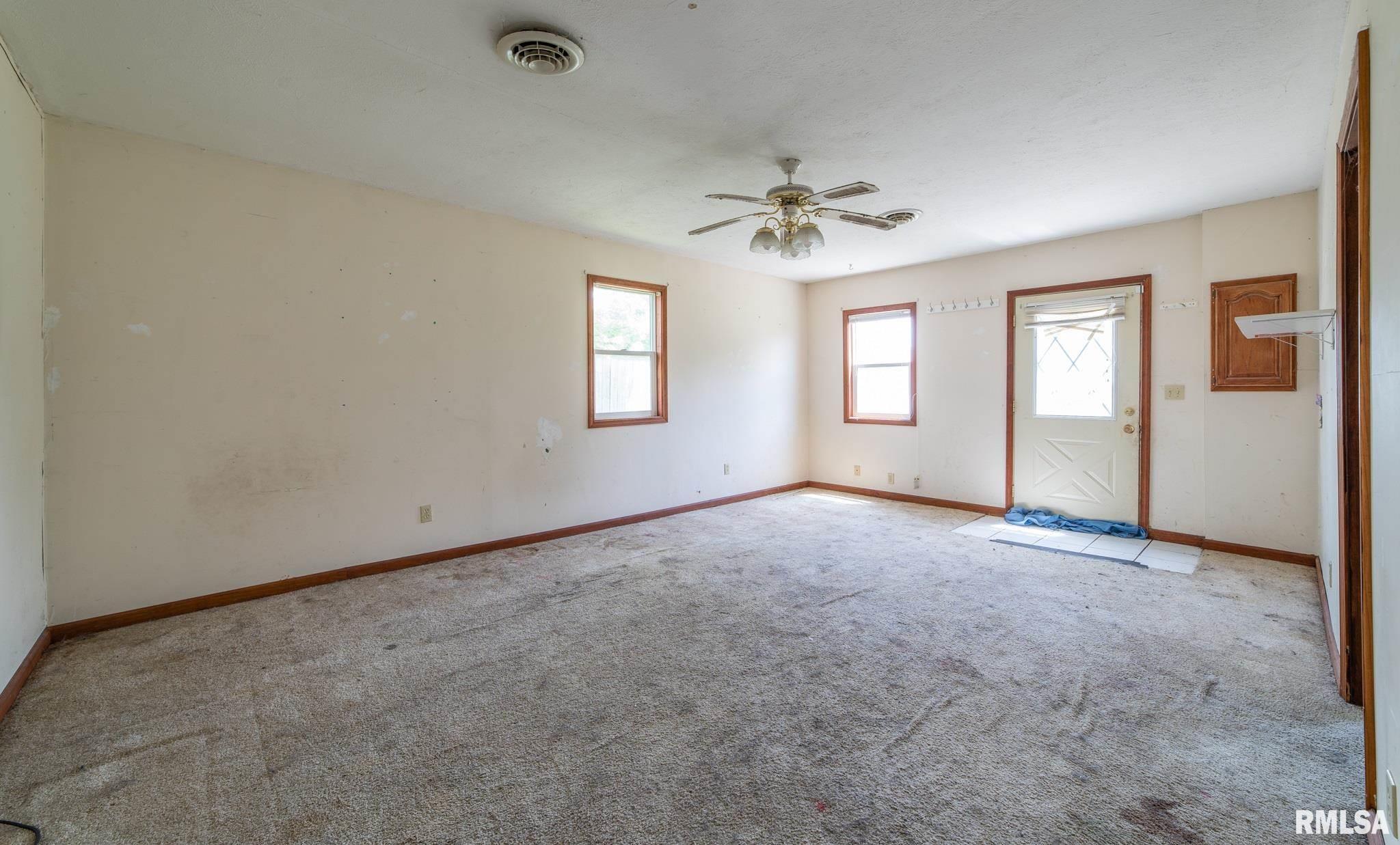 1110 North Kickapoo Street Lincoln, IL 62656 - Photo 8 of 19 Gallery Image 8