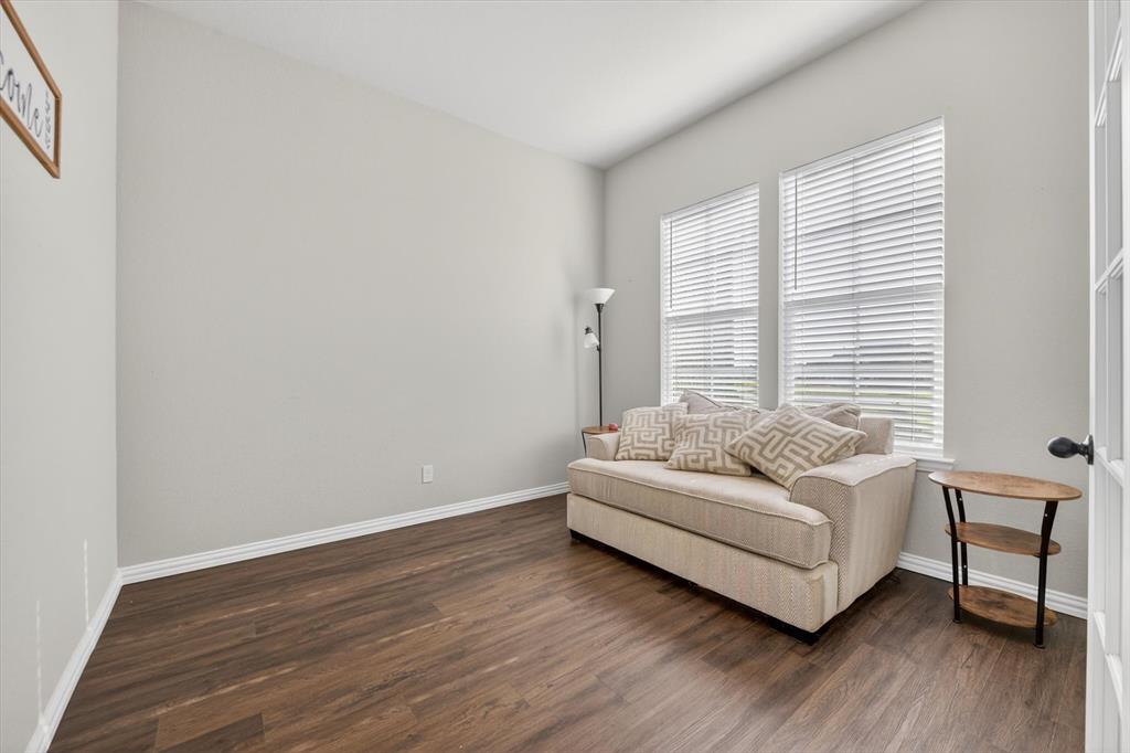 150 Chester Road Springtown, TX 76082 - Photo 20 of 40 a living room with furniture and a large window