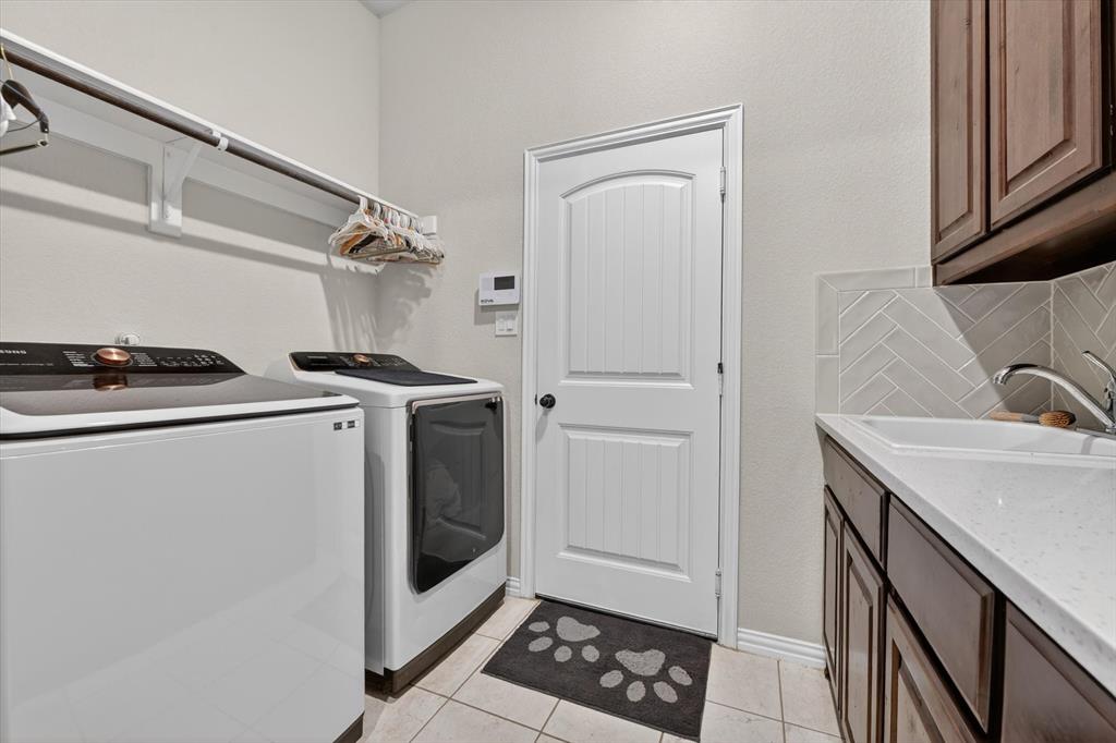 150 Chester Road Springtown, TX 76082 - Photo 23 of 40 a utility room with dryer and washer