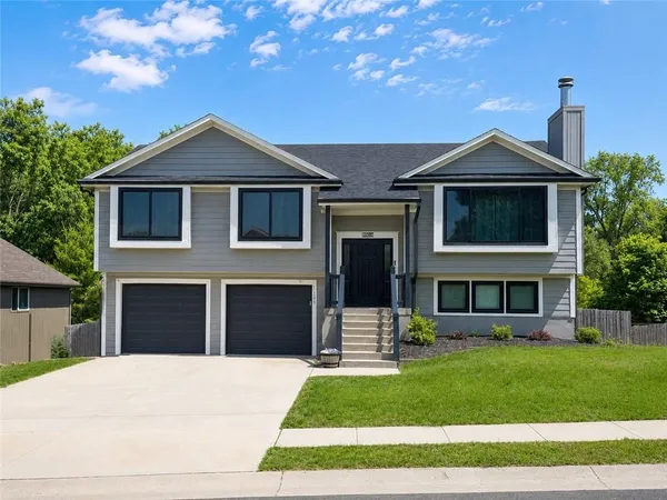 $365,000 | 1205 Ridge Tree Lane, Pleasant Hill, MO 64080