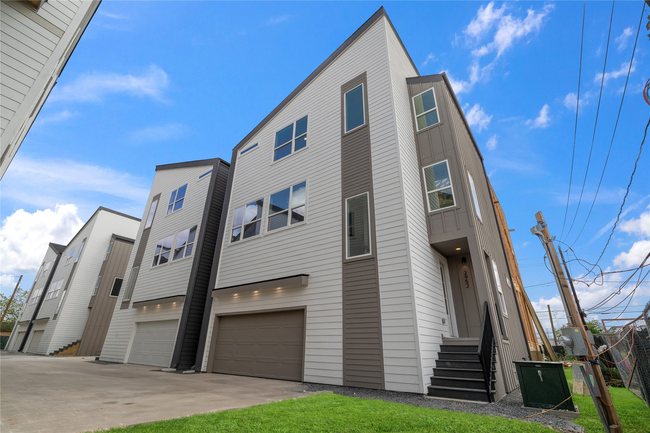 2943 Delafield Street Houston, TX 77023 - Photo 39 of 41 Clean elevation lines meet the convenience of a private entry and garage—urban living redefined in Delafield.