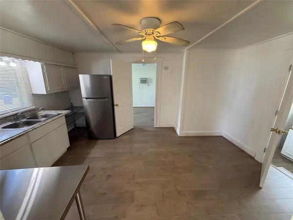 $795 | 119 Louis Davis Drive, Unit FRONT, Huntsville, TX 77320