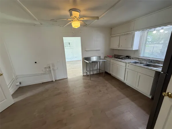 $795 | 119 Louis Davis Drive, Unit FRONT, Huntsville, TX 77320