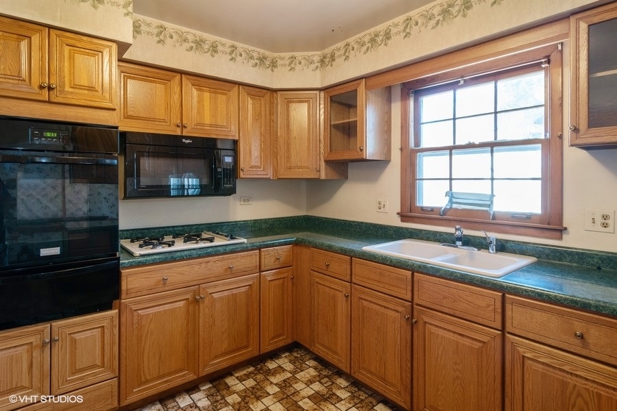 635 Spring Road Elmhurst, IL 60126 - Photo 4 of 16 a kitchen with granite countertop cabinets stainless steel appliances and a sink