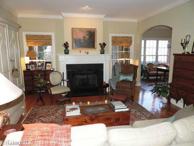 2375 Addison Boulevard High Point, NC 27262 - Photo 5 of 16 Living Room.