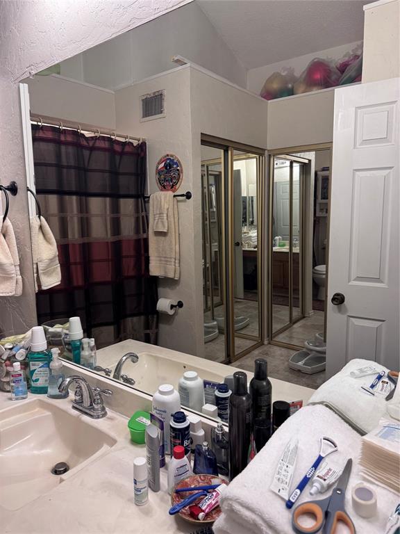 18040 Midway Road, Unit 198 Dallas, TX 75287 - Photo 5 of 17 Mirrored closets