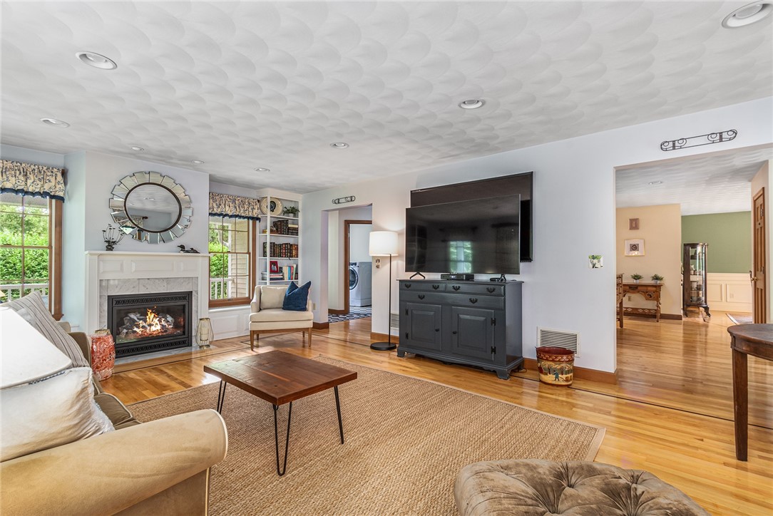 1767 S Road South Kingstown, RI 02881 - Photo 11 of 37