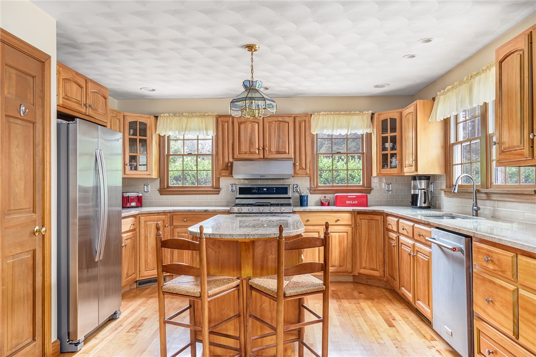 1767 S Road South Kingstown, RI 02881 - Photo 12 of 37