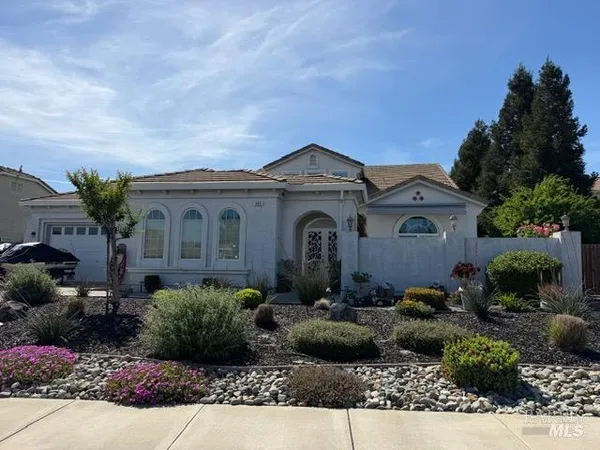 $1,100,000 | 806 Dry Creek Court, Vacaville, CA 95688