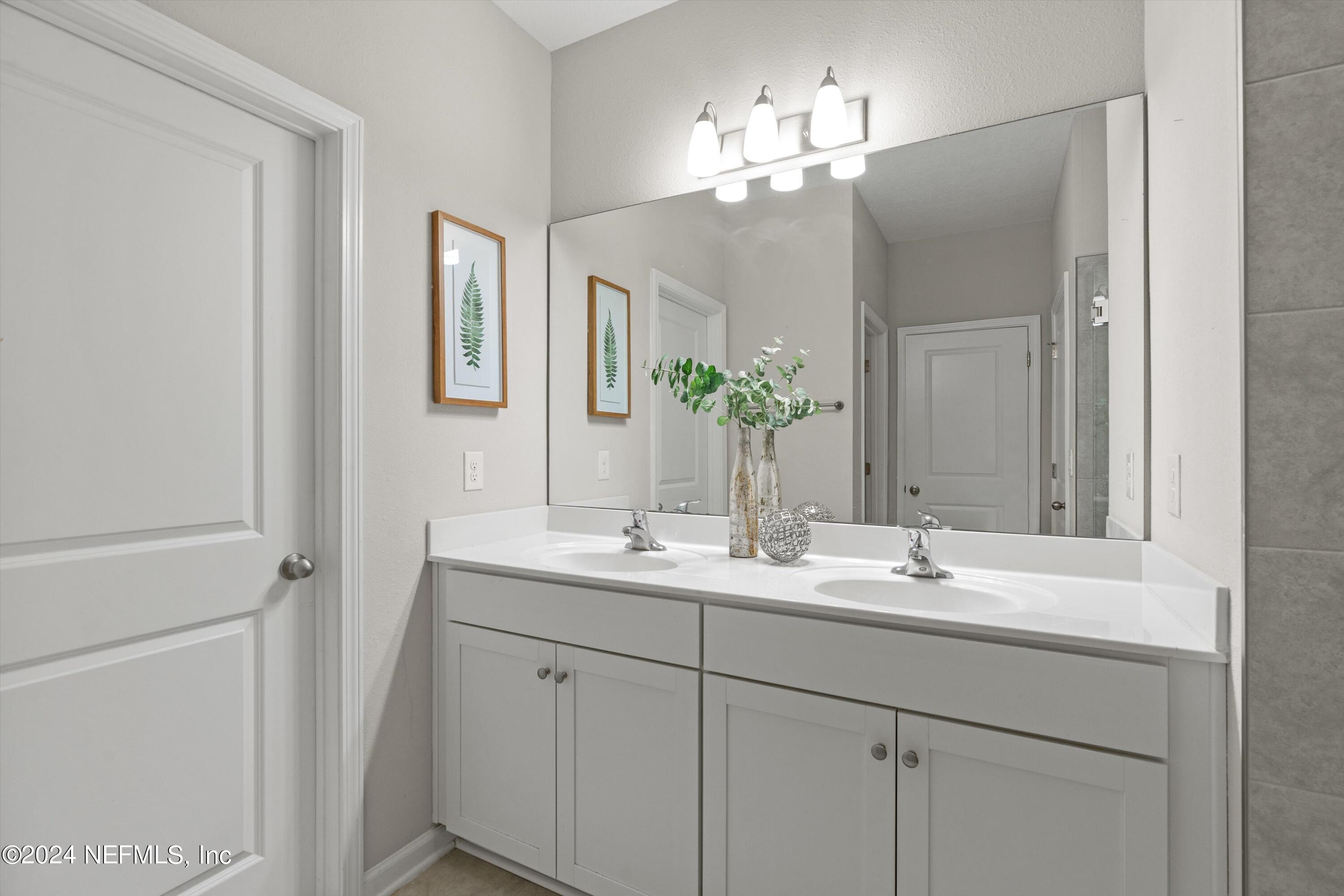 152 Windermere Way St. Augustine, FL 32095 - Photo 23 of 47 26-Primary Bathroom