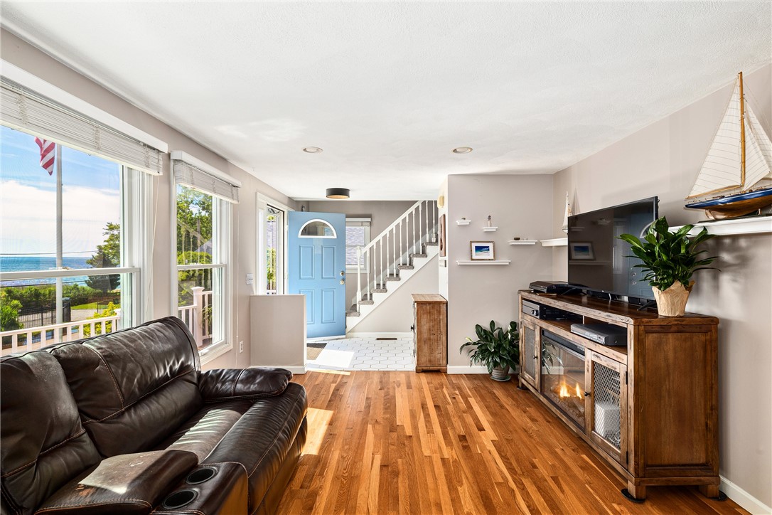 357 Capron Farm Drive Warwick, RI 02886 - Photo 14 of 49