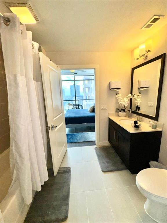 3382 Peachtree Road Northeast, Unit S08 Atlanta, GA 30326 - Photo 27 of 52 a spacious bathroom with a bathtub sink and toilet