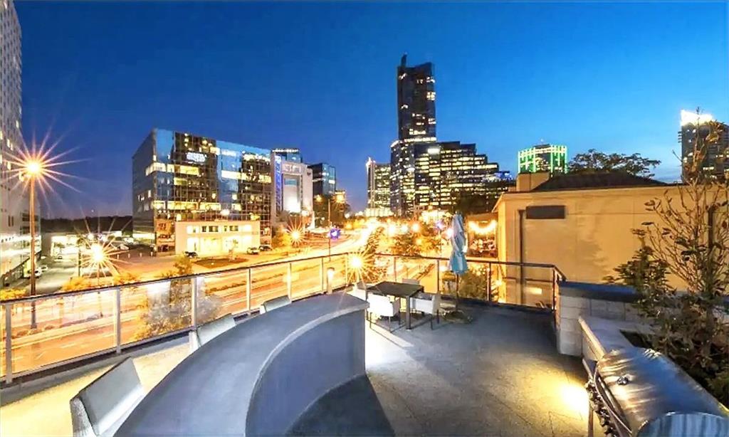 3382 Peachtree Road Northeast, Unit S08 Atlanta, GA 30326 - Photo 40 of 52 a view of a balcony with chairs
