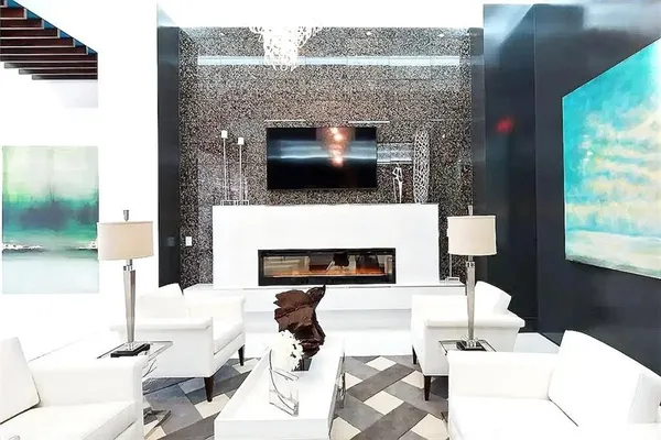 $5,860 | 3382 Peachtree Road Northeast, Unit S08, Atlanta, GA 30326