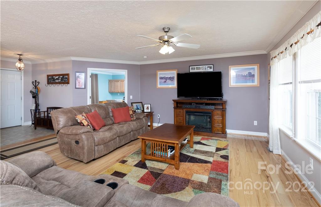 3920 Wilson Chapel Road Sharon, SC 29742 - Photo 4 of 33 a living room with furniture and a flat screen tv