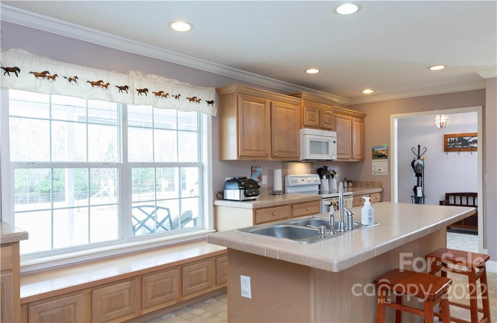 3920 Wilson Chapel Road Sharon, SC 29742 - Photo 10 of 33 a kitchen with granite countertop a sink and cabinets
