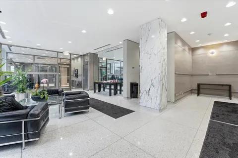 $270,000 | 1460 North Sandburg Terrace, Unit 2507A, Chicago, IL 60610