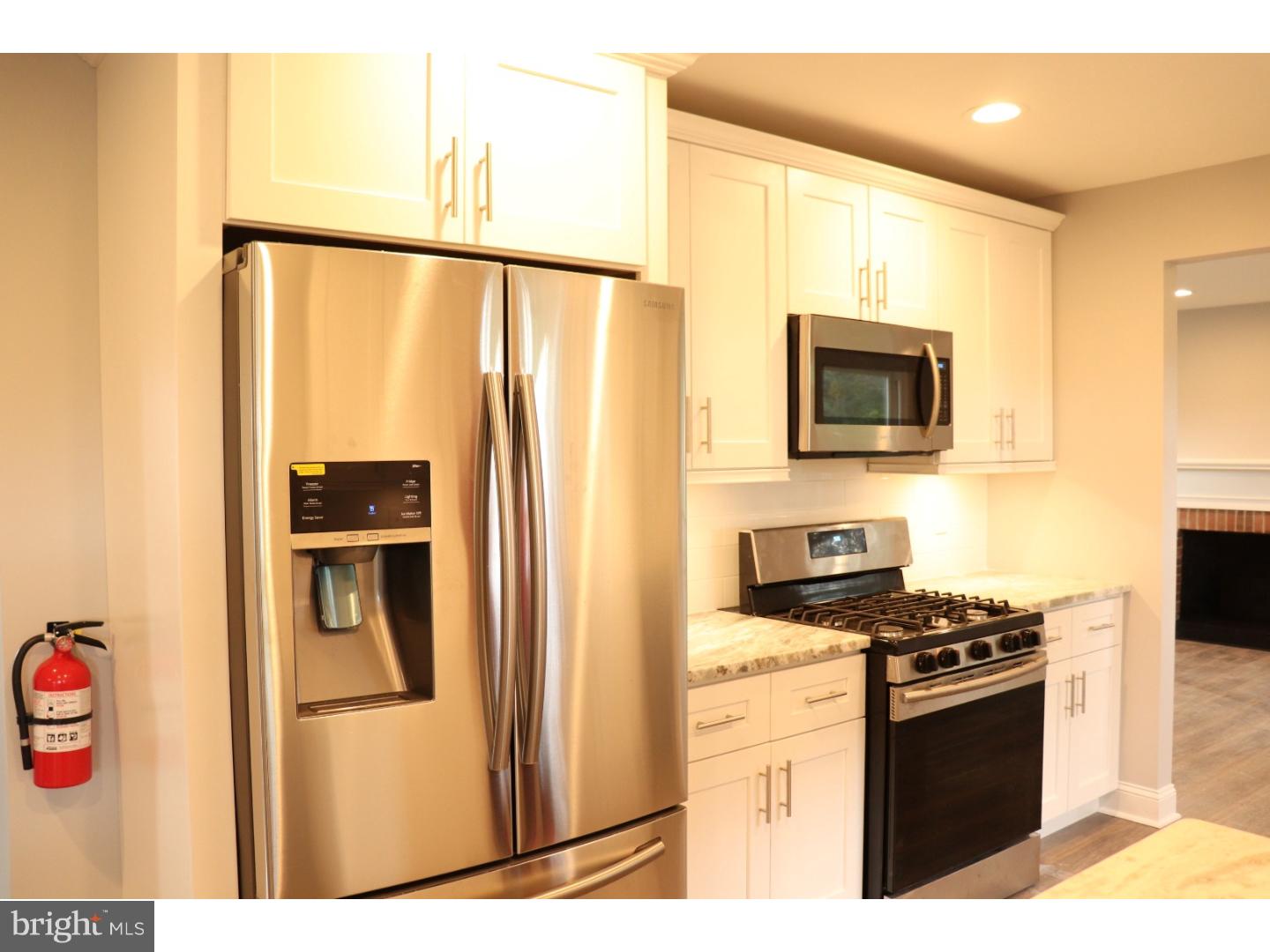 9 Crescent Road Willingboro, NJ 08046 - Photo 7 of 19 Kitchen
