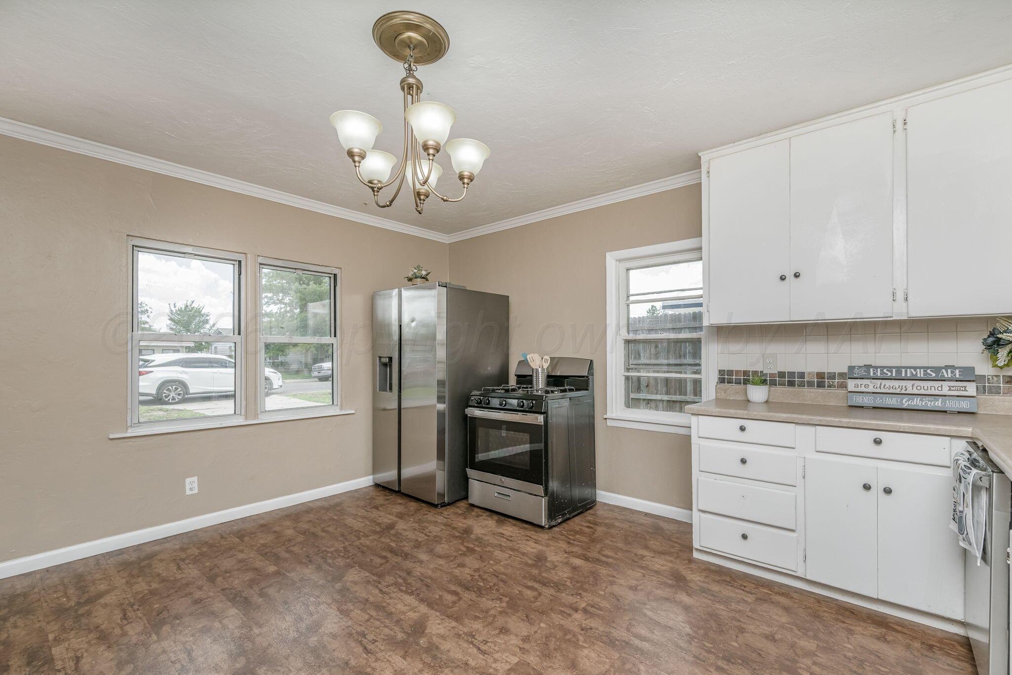 4203 South Bonham Street Amarillo, TX 79110 - Photo 7 of 17 4203 S Bonham St 09