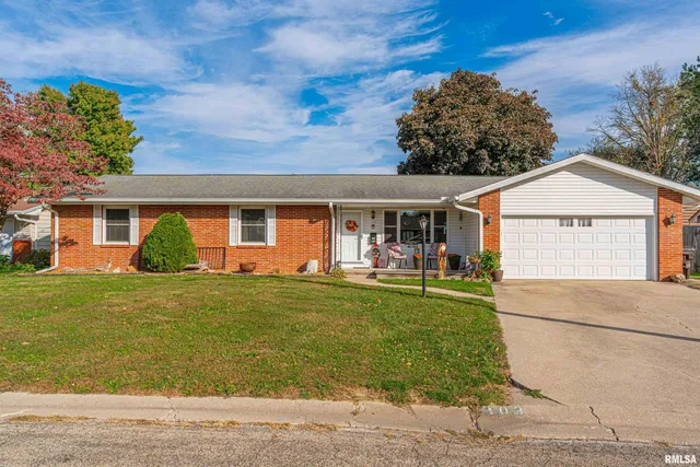 $210,000 | 103 Crestwood Drive, Lincoln, IL 62656