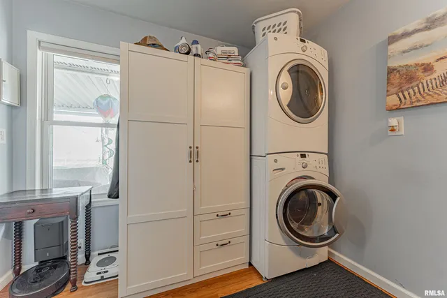 $210,000 | 103 Crestwood Drive, Lincoln, IL 62656