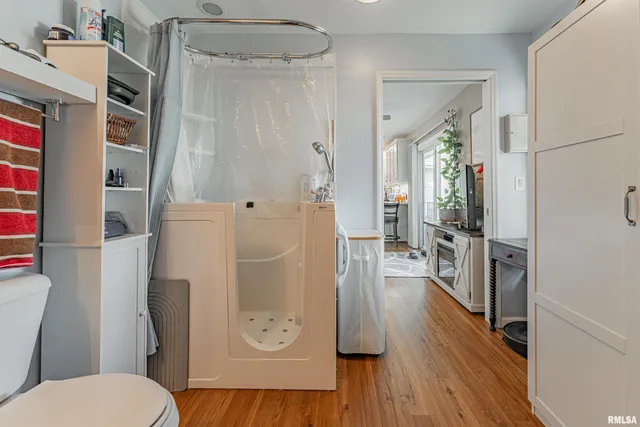 $210,000 | 103 Crestwood Drive, Lincoln, IL 62656