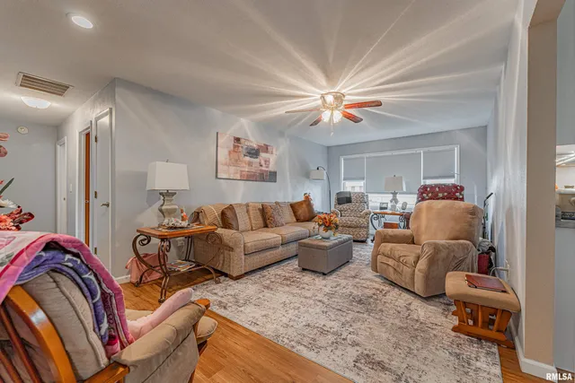 $210,000 | 103 Crestwood Drive, Lincoln, IL 62656