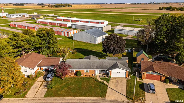 $210,000 | 103 Crestwood Drive, Lincoln, IL 62656