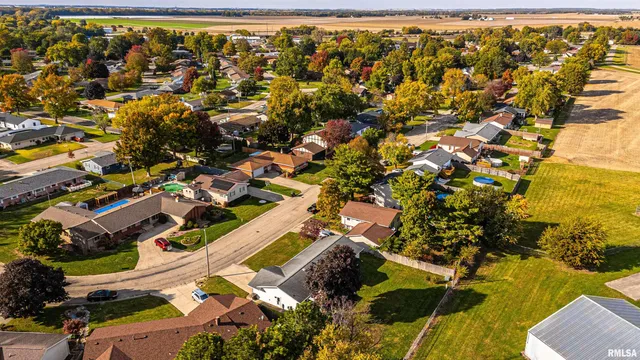 $210,000 | 103 Crestwood Drive, Lincoln, IL 62656