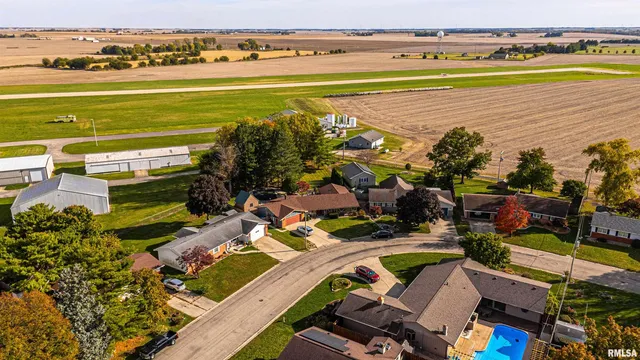 $210,000 | 103 Crestwood Drive, Lincoln, IL 62656