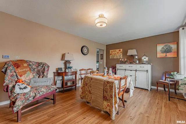 $210,000 | 103 Crestwood Drive, Lincoln, IL 62656