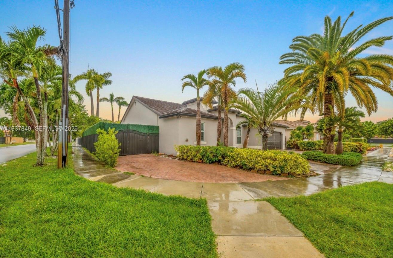 3190 Southwest 133rd Place Miami, FL 33175 - Photo 4 of 34