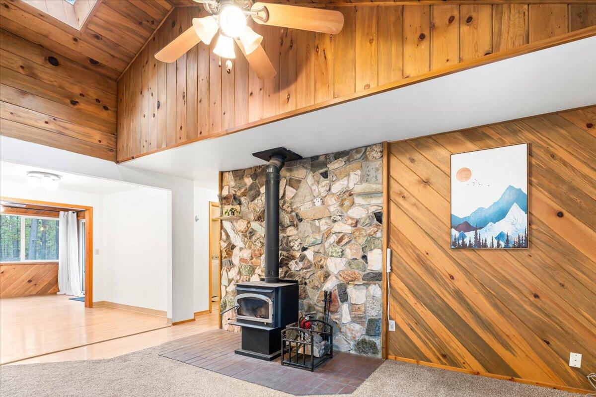 51520 Ash Road La Pine, OR 97739 - Photo 16 of 57 24-Living Area