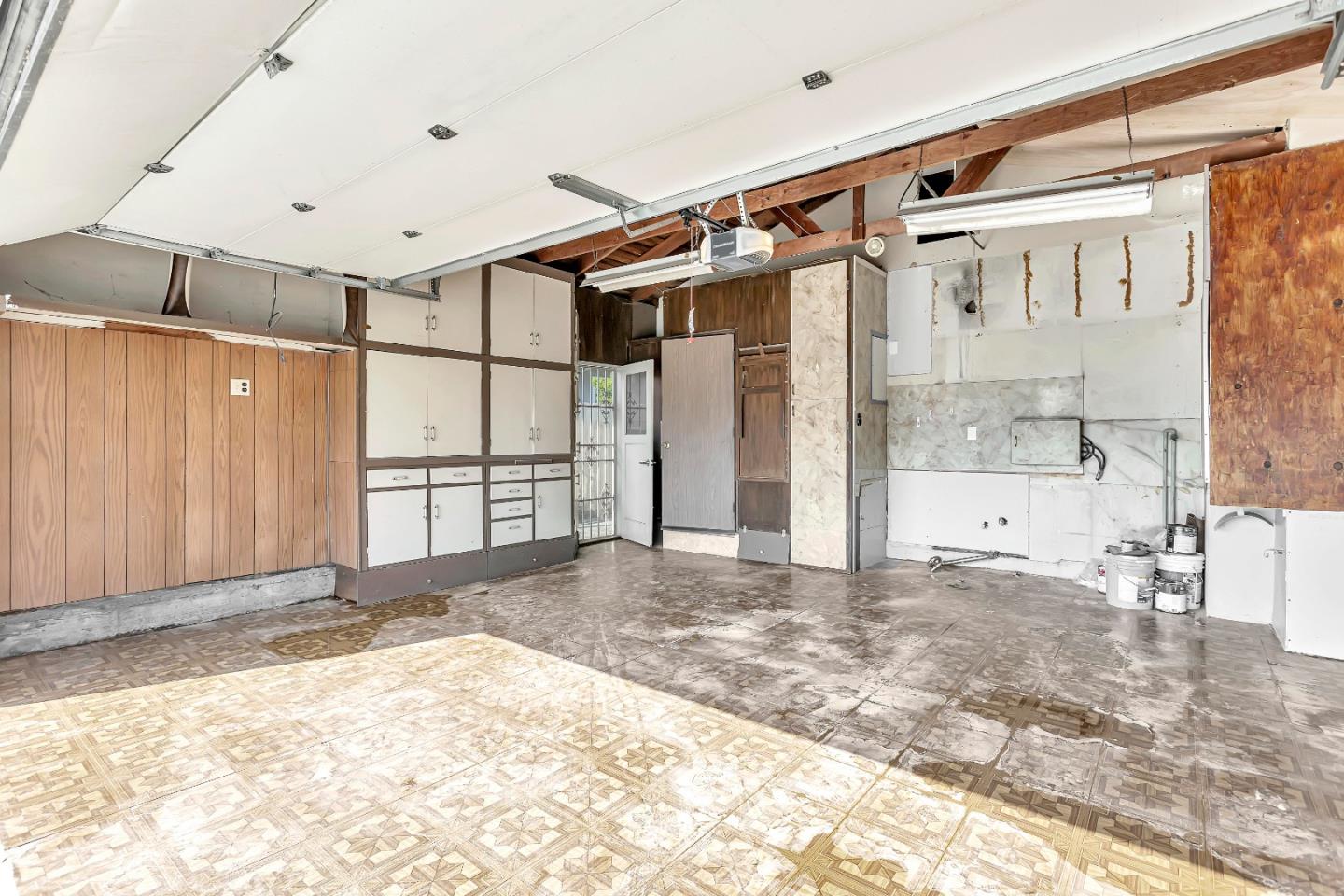 1548 Spring Street Mountain View, CA 94043 - Photo 28 of 40 a view of a interior of the house